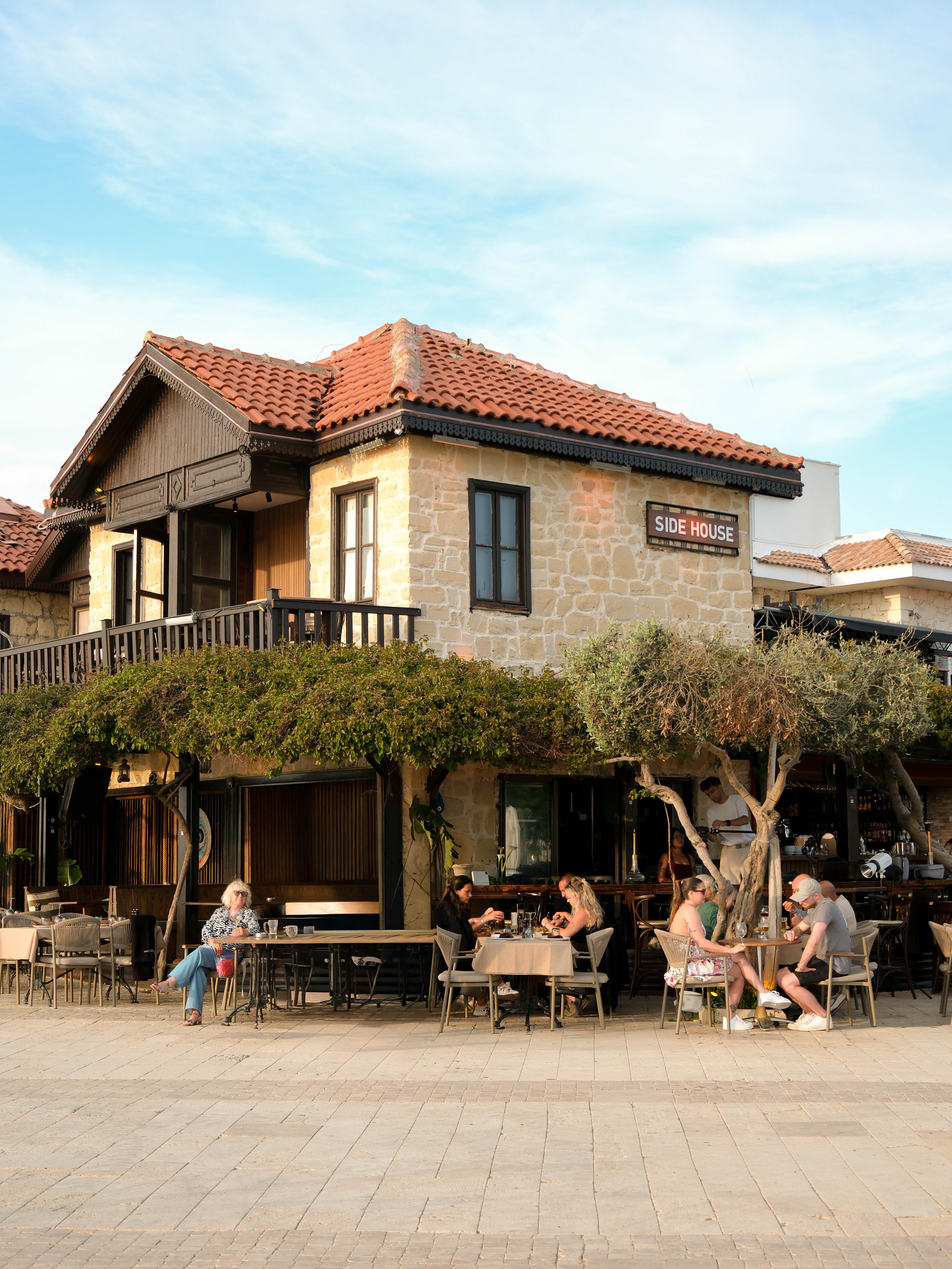 Side House Bar 14